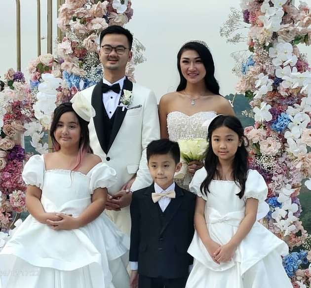 6 Foto Anak Nia Ramadhani Hadiri Nikahan Asisten