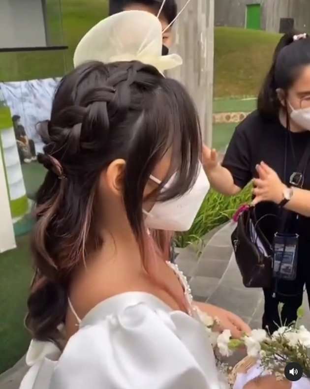 6 Foto Anak Nia Ramadhani Hadiri Nikahan Asisten
