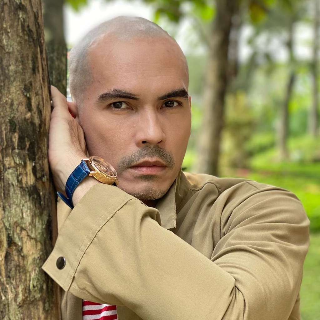 10 Potret Atalarik Syach dengan Kepala Botak, Bikin Pangling