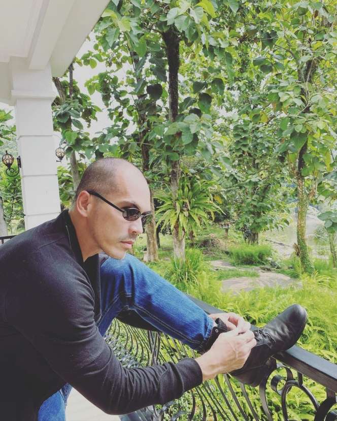 10 Potret Atalarik Syach dengan Kepala Botak, Bikin Pangling