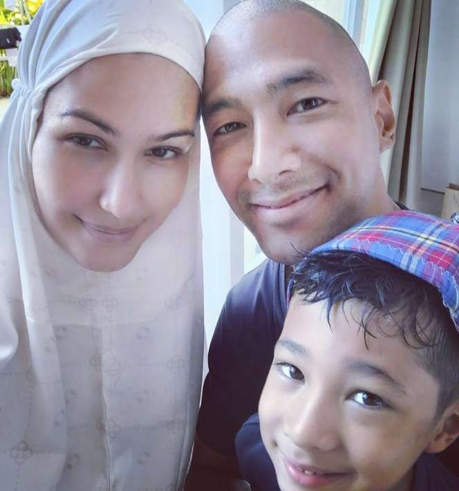 Sederet Artis Pria Pilih Jadi Mualaf, Ikut Agama Istri