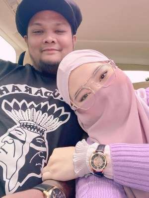 Sederet Artis Pria Pilih Jadi Mualaf, Ikut Agama Istri