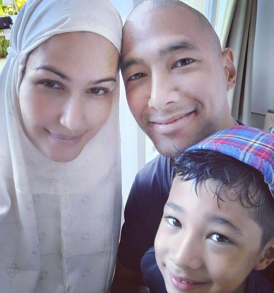 Sederet Artis Pria Pilih Jadi Mualaf, Ikut Agama Istri