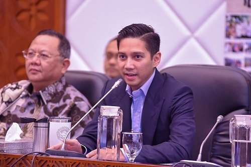 Potret  Tampan Budisatrio Djiwandono, Keponakan Prabowo