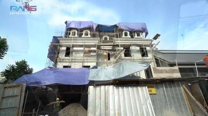9 Momen Raffi-Nagita Cek Rumah Baru, Dalamnya Bikin Melongo!