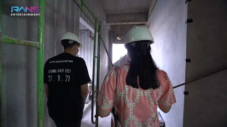 9 Momen Raffi-Nagita Cek Rumah Baru, Dalamnya Bikin Melongo!