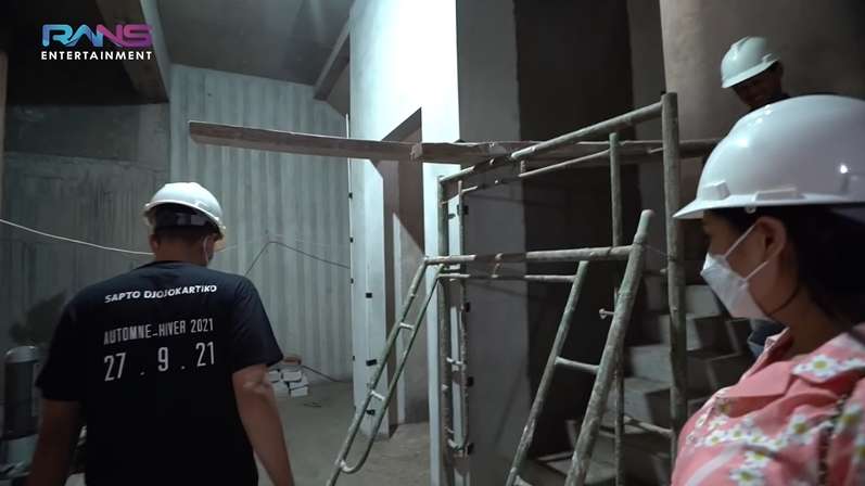 9 Momen Raffi-Nagita Cek Rumah Baru, Dalamnya Bikin Melongo!