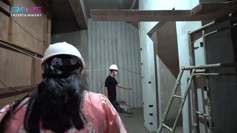 9 Momen Raffi-Nagita Cek Rumah Baru, Dalamnya Bikin Melongo!