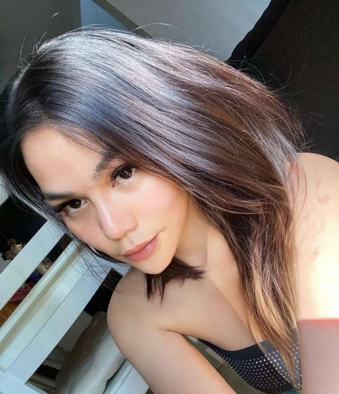 8 Potret Terbaru DJ Katty Butterfly, Pipi Tirus Dagu Lancip!