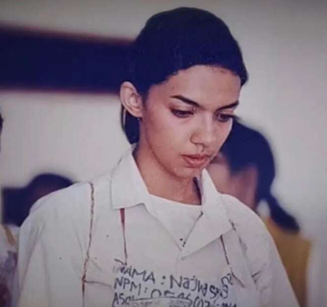 9 Foto Masa Muda Artis Saat Kuliah, Feni Rose Bidadari Kampus!