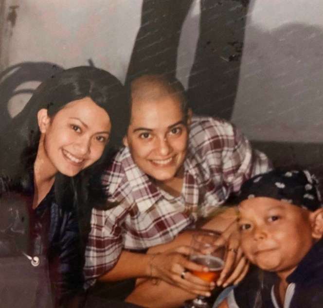 9 Foto Masa Muda Artis Saat Kuliah, Feni Rose Bidadari Kampus!
