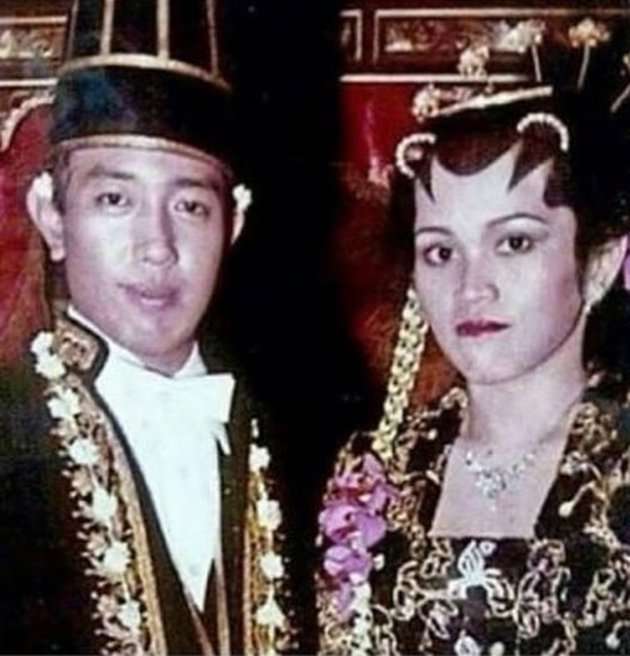 11 Kenangan Indro Warkop & Mendiang Istri, Masih Tetap Setia
