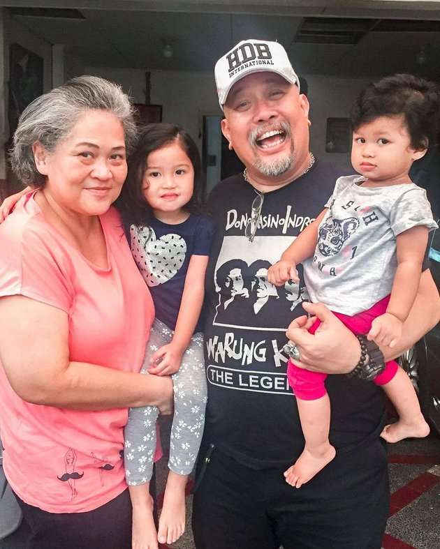 11 Kenangan Indro Warkop & Mendiang Istri, Masih Tetap Setia