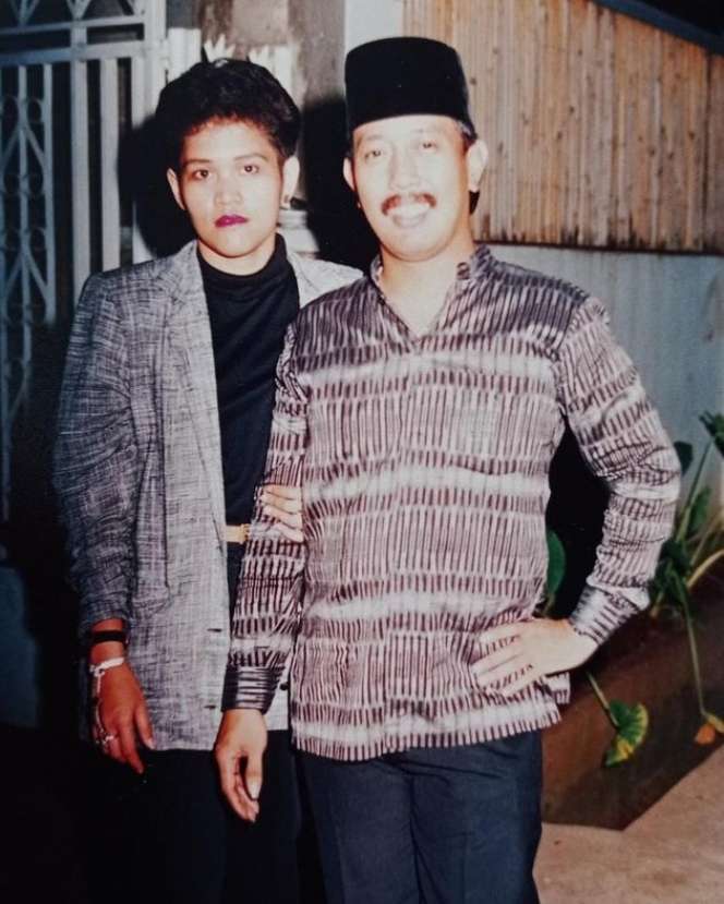 11 Kenangan Indro Warkop & Mendiang Istri, Masih Tetap Setia