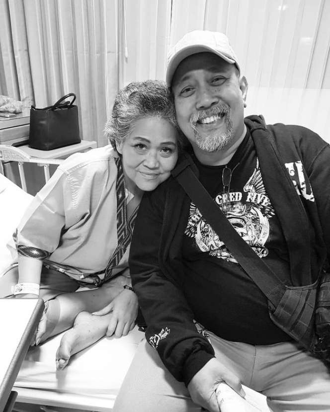 11 Kenangan Indro Warkop & Mendiang Istri, Masih Tetap Setia