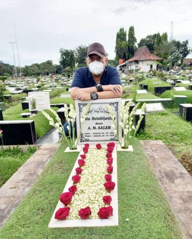11 Kenangan Indro Warkop & Mendiang Istri, Masih Tetap Setia