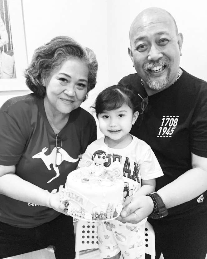 11 Kenangan Indro Warkop & Mendiang Istri, Masih Tetap Setia