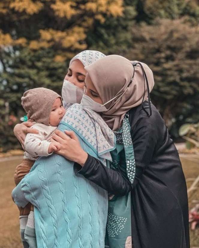 Gaya Retro Zaskia & Shireen Sungkar, Bak The Sister Comeback!