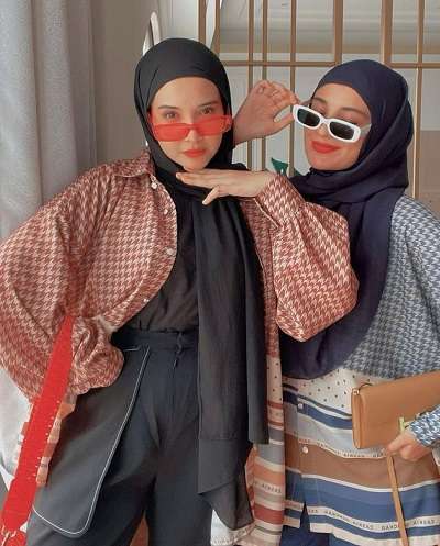 Gaya Retro Zaskia & Shireen Sungkar, Bak The Sister Comeback!