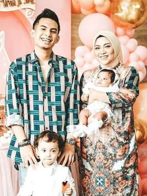 5 Pasangan Artis Mendadak Cerai Bikin Heboh!