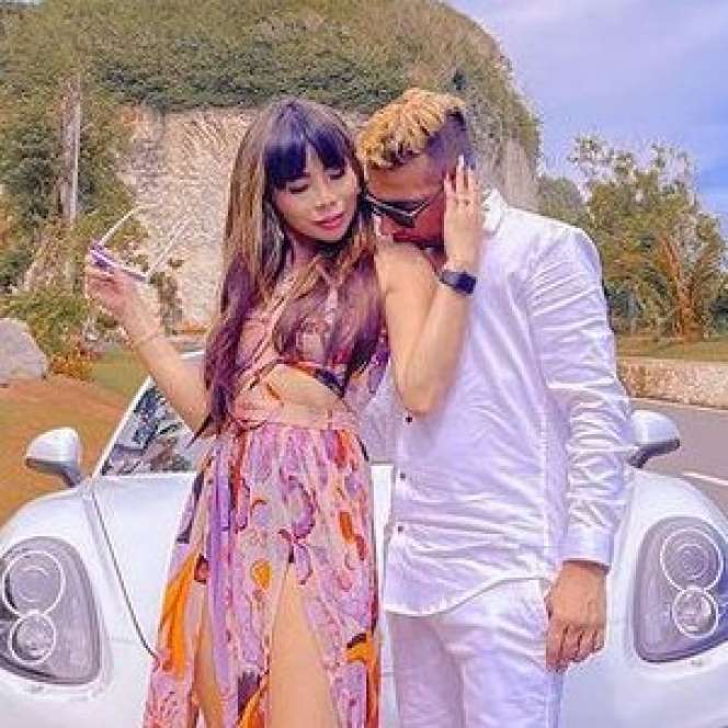 Ingat Eva Belisima Eks Istri Kiwil? Gaya Pacarannya Disorot