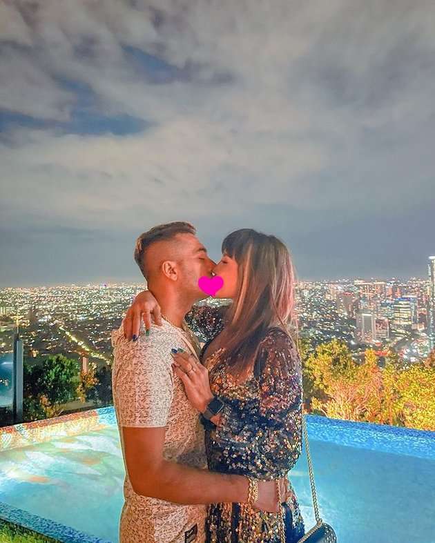 Ingat Eva Belisima Eks Istri Kiwil? Gaya Pacarannya Disorot