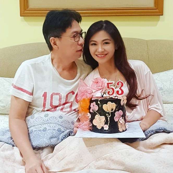 7 Foto Terbaru Puspa Dewi, Nenek 53 Tahun Awet Muda Bak ABG