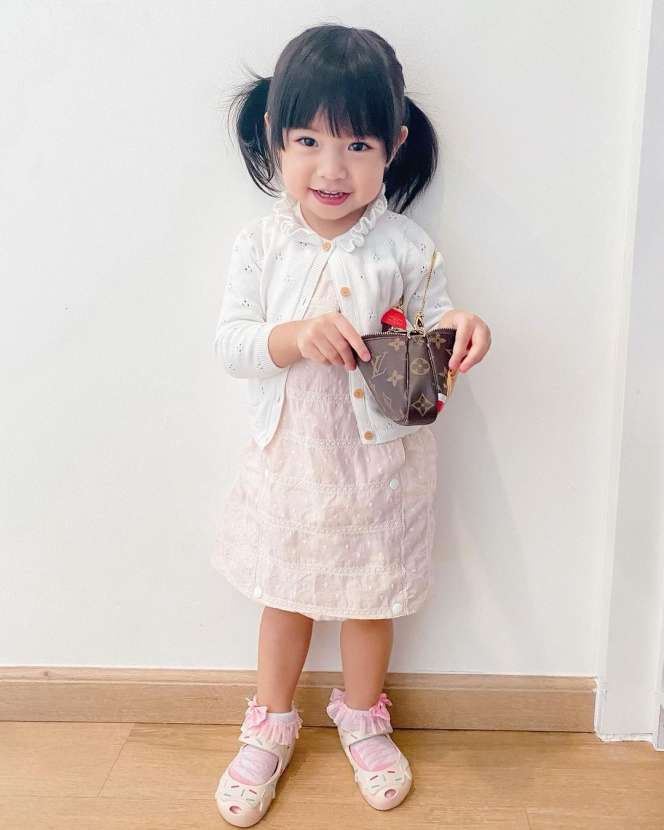 10 Gaya Stylish Alinea, Putri Raditya Dika dan Anissa Aziza