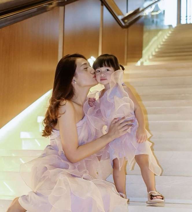 10 Gaya Stylish Alinea, Putri Raditya Dika dan Anissa Aziza