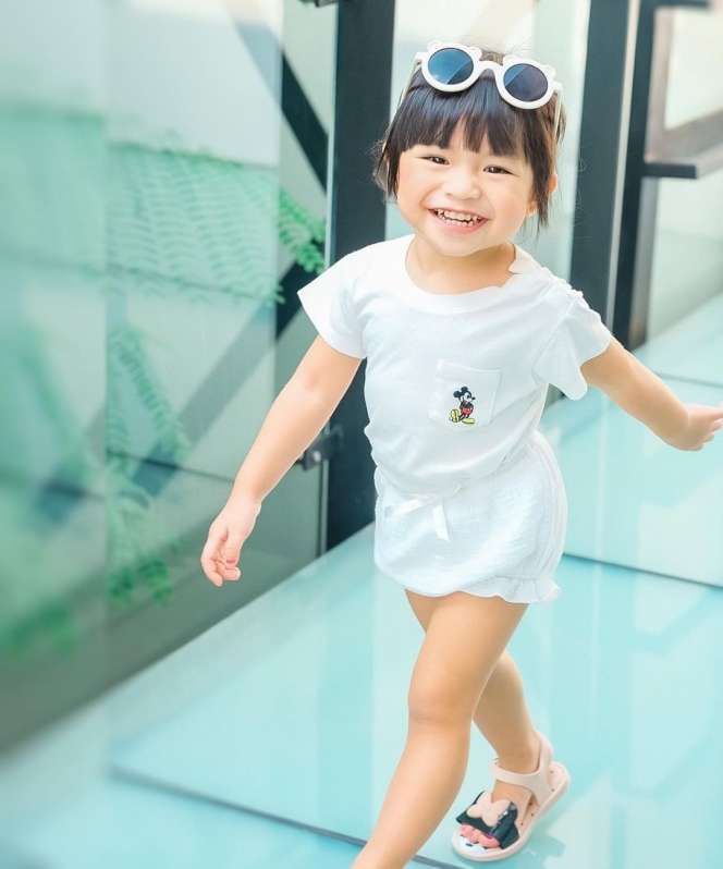 10 Gaya Stylish Alinea, Putri Raditya Dika dan Anissa Aziza