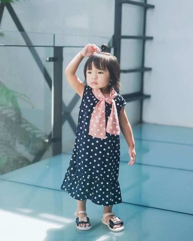 10 Gaya Stylish Alinea, Putri Raditya Dika dan Anissa Aziza