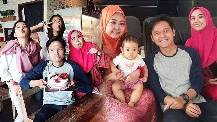 Jarang yang Ingat, 8 Pria Tampan Pernah Dekat dengan Ria Ricis