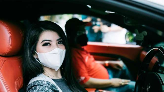 7 Foto Dewi Biechu, Selebgram Tajir Dekat dengan Hotman Paris