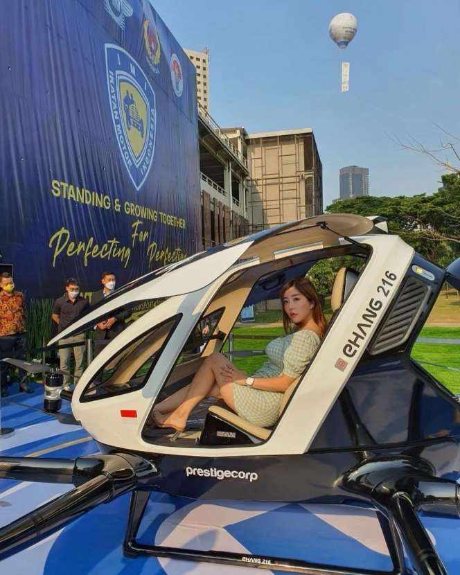 7 Foto Dewi Biechu, Selebgram Tajir Dekat dengan Hotman Paris
