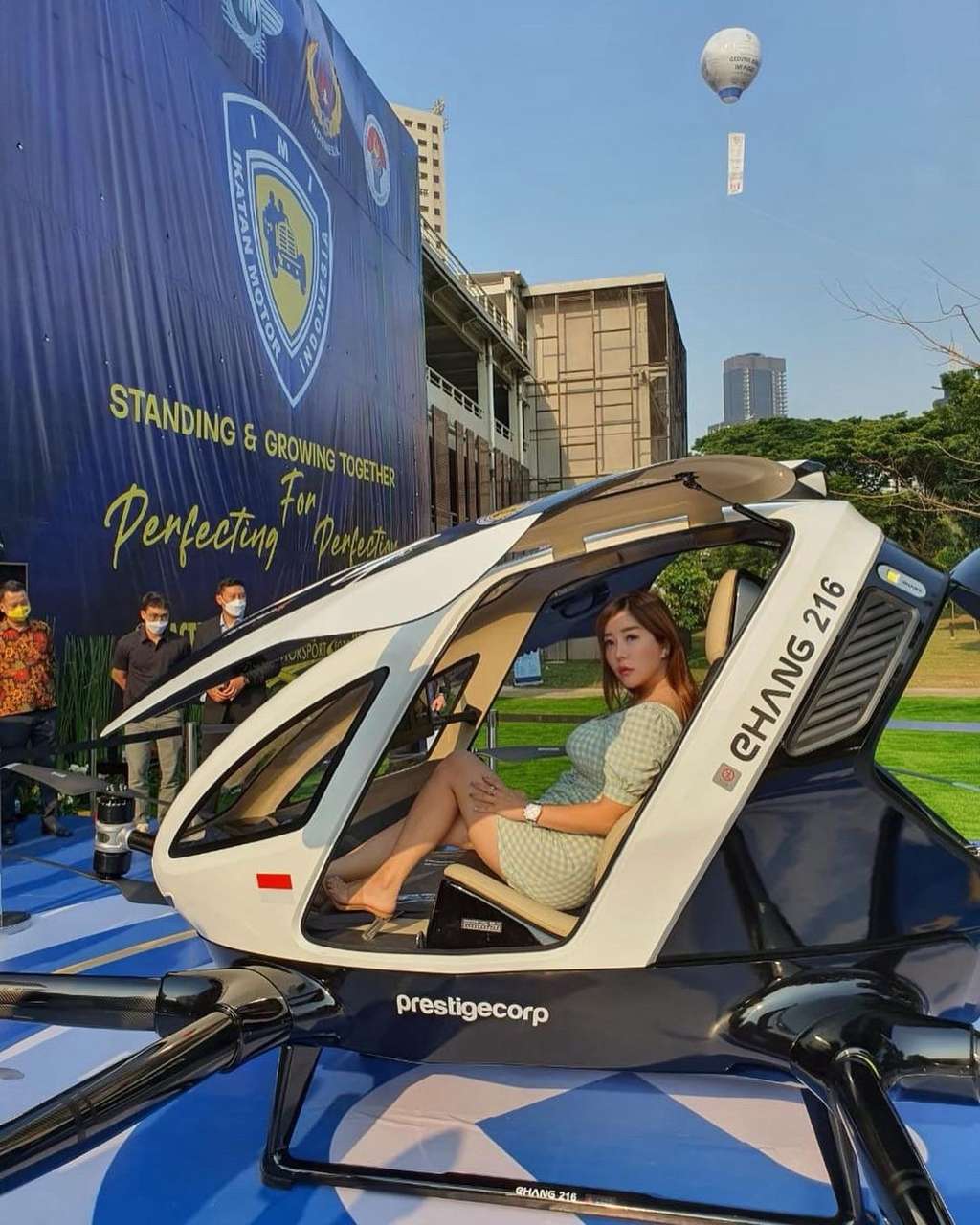 7 Foto Dewi Biechu, Selebgram Tajir Dekat dengan Hotman Paris