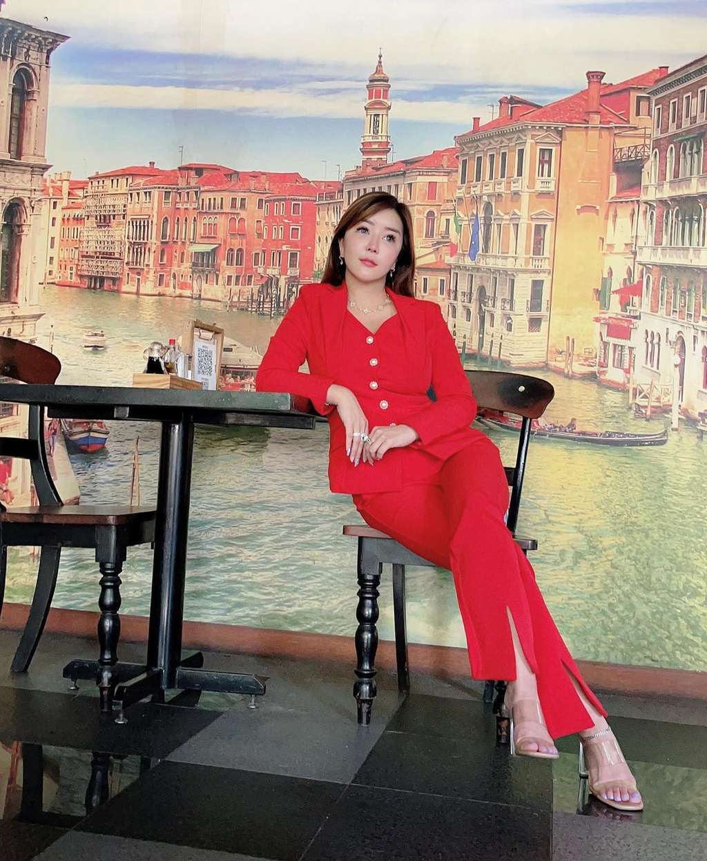7 Foto Dewi Biechu, Selebgram Tajir Dekat dengan Hotman Paris