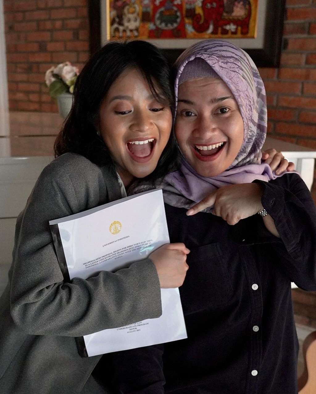 8 Momen Putri Ikke Nurjanah-Aldi Lulus, Berpredikat Cum Laude