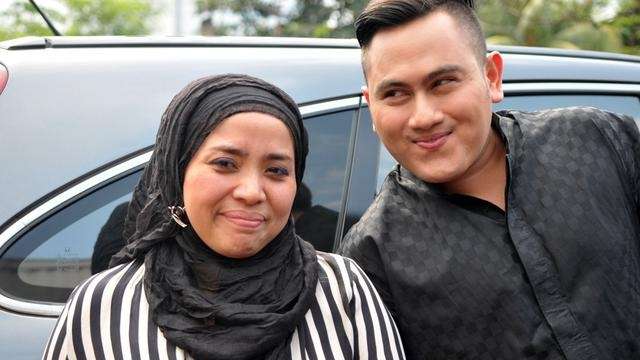 Tak Banyak yang Tahu, 3 Artis Ini Nikahi Ibu Angkat Sendiri