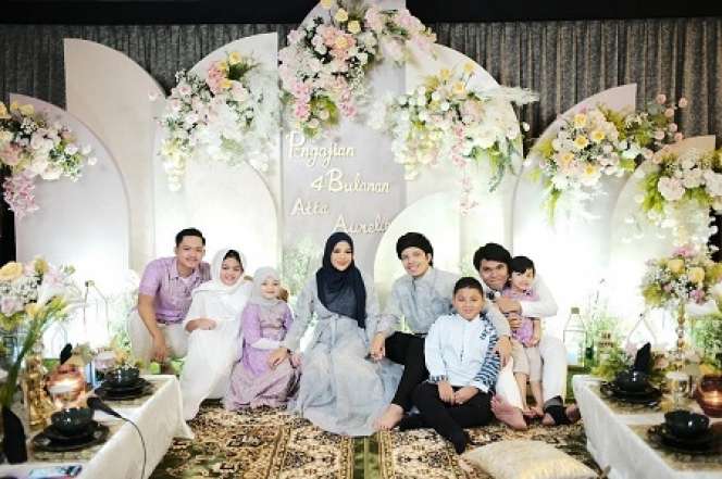 Momen Pengajian 4 Bulanan Kehamilan Aurel, 3 Keluarga Kumpul