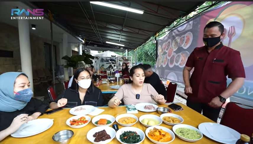 Nagita Ngidam Masakan Padang, Resto-nya Diangkut ke Andara