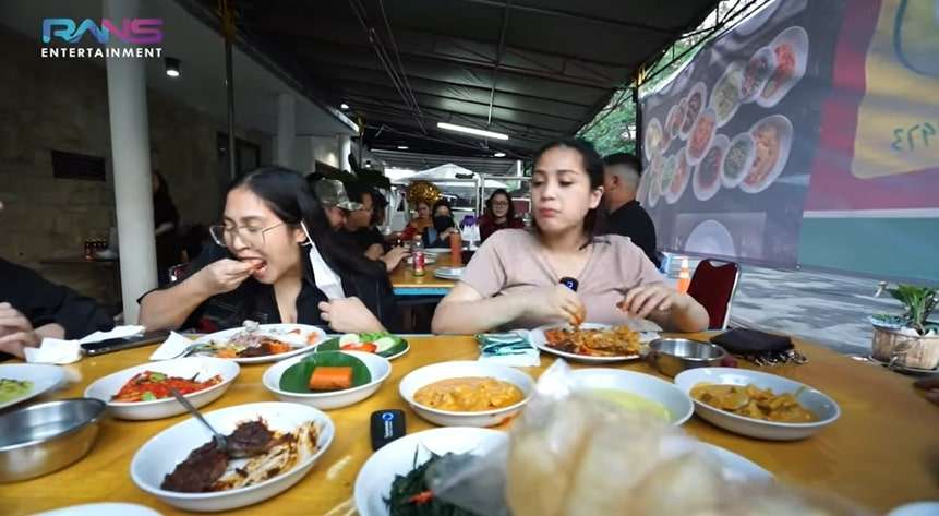 Nagita Ngidam Masakan Padang, Resto-nya Diangkut ke Andara