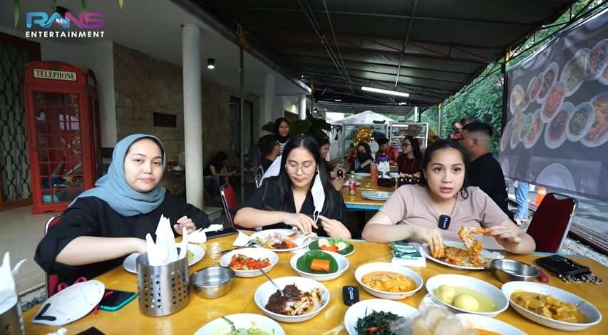 Nagita Ngidam Masakan Padang, Resto-nya Diangkut ke Andara