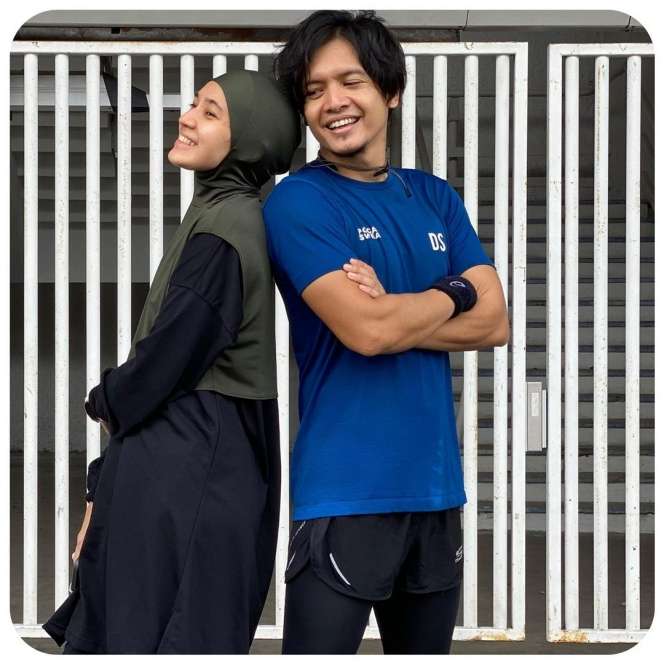 Jauh dari Gosip, 9 Potret Harmonis Dhini Aminarti & Dimas Seto