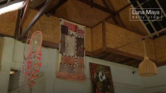 Potret Rumah Ibunda Luna Maya di Bali, Halaman Belakang Lautan