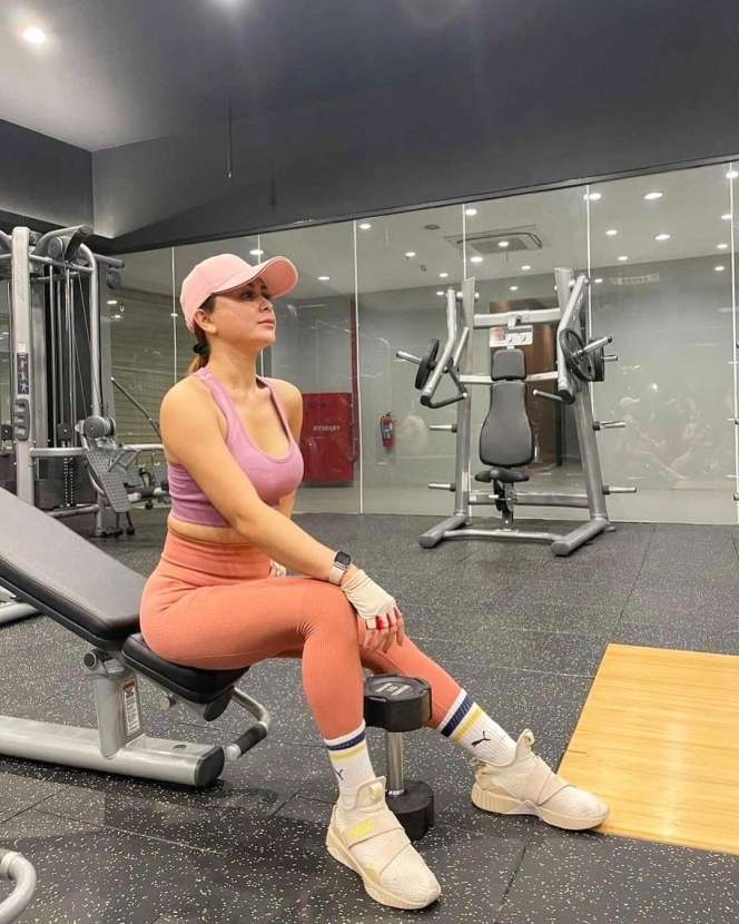 8 Potret Selvi Kitty, Hot Mama yang Masih Kayak ABG