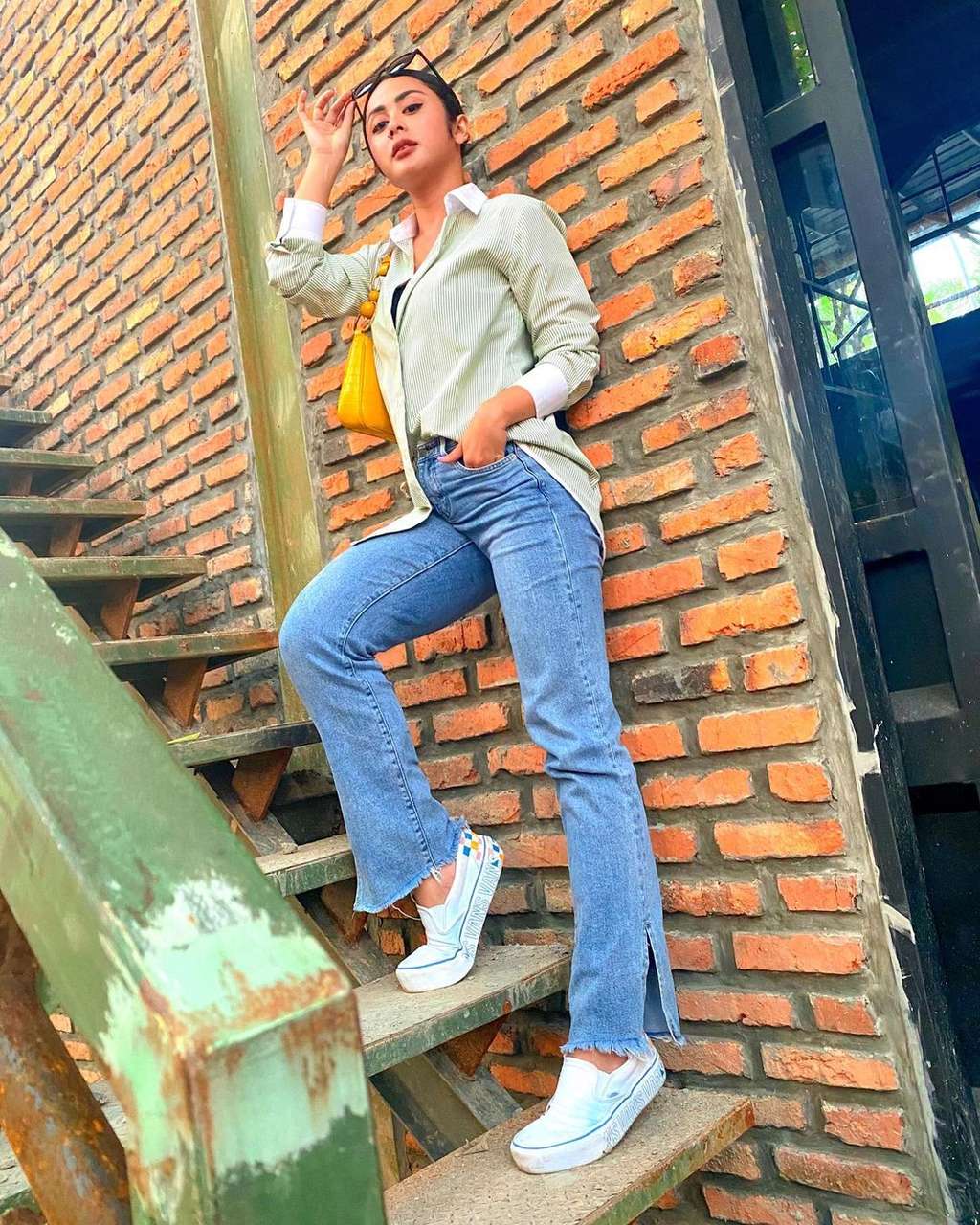 8 Potret Selvi Kitty, Hot Mama yang Masih Kayak ABG