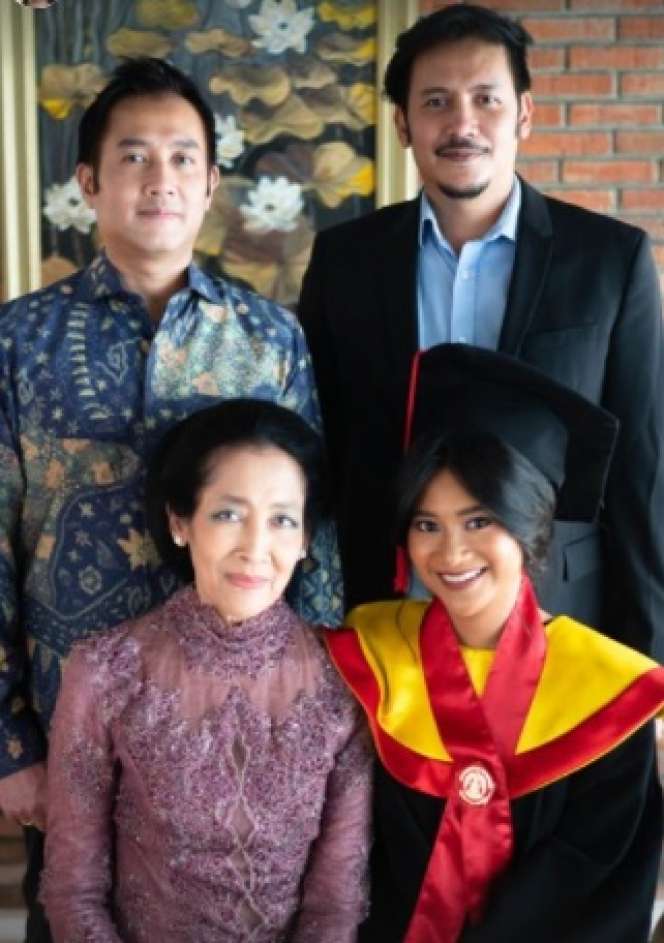 Pesona Siti Adira Putri Ikke Nurjanah, Prestasinya Mentereng