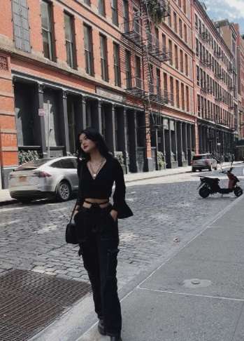 Pesona Queennara Latiza Anak Liza Natalia, Salfok Pinggangnya 