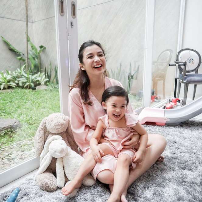 Rela Dicabut, Ini 8 Pesona Chelsea Olivia dengan Gigi Gingsul