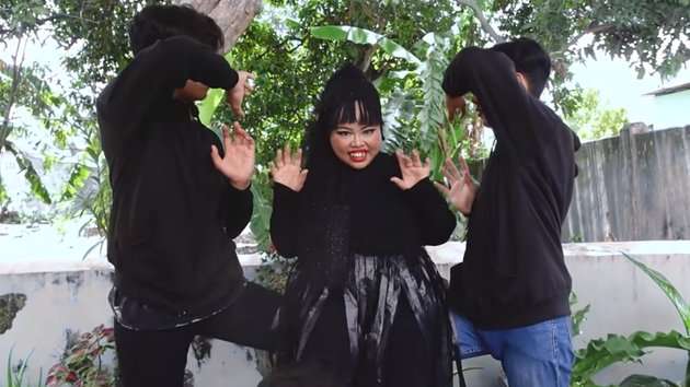 Cover MV Lisa Blackpink, Poni Kekeyi Jadi Sorotan